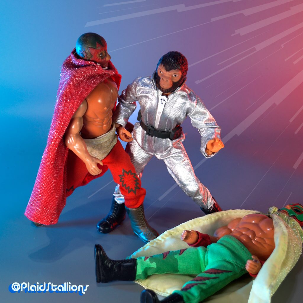 Had a few quiet minutes to showcase these cool "Magnificent Wrestler" figures by Paco/Tong Ind. While wrestling isn't my thing, the Mexican Luchadore scene totally is and I really dig these Mego-scaled figures. To me, the grown-up version of playing with toys is creating imaginary scenarios and taking photos, so this truly was a meditative use of half an hour. #paco #magnificentwrestler #megolike #megoknockoff #santo 